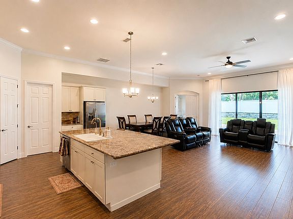 5th image of 1005 Sonesta Ave