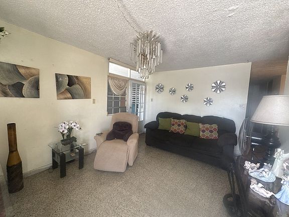 3rd image of Levittown 27