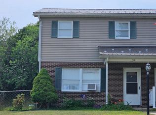 32 Surrey Dr, Chambersburg, PA 17201