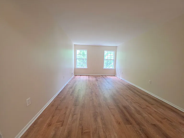 204 Barclay Ct — Photo 26