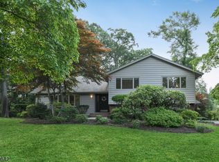 111 Schuyler Rd, Allendale, NJ 07401