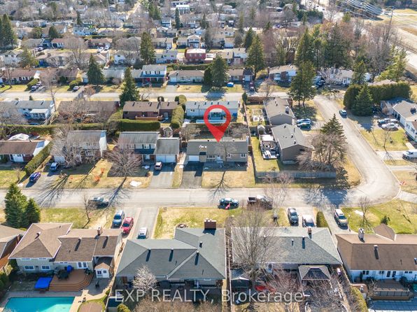12 Barrhaven Cres, Ottawa, ON K2J 1E8