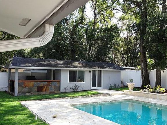 5th image of 2049 Lake Dr