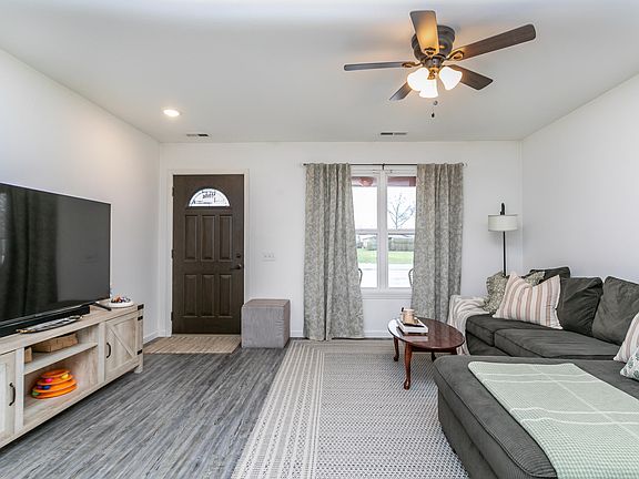 4th image of 511 E Southgate St