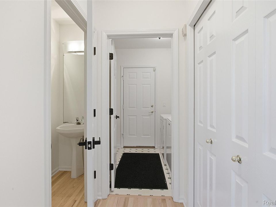 496 Pleasant Ridge Dr, photo 21