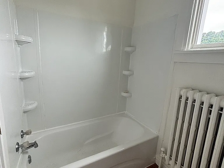 208 N Warren Ave #F — Photo 6