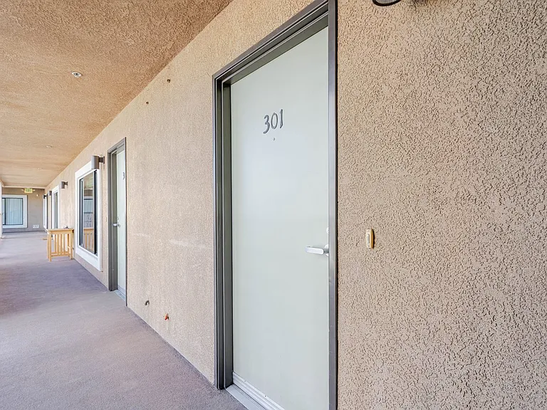 1466 Tamarind Ave #101 — Photo 14