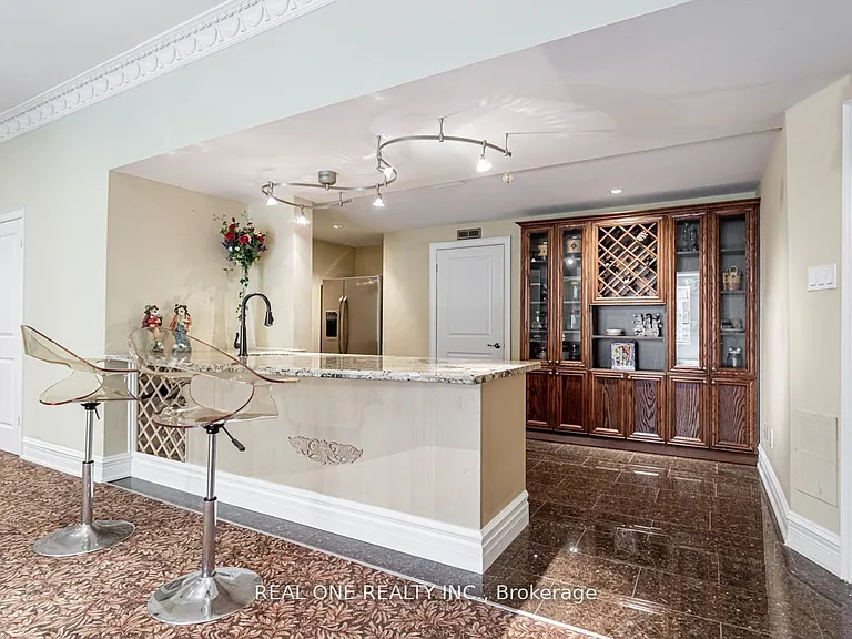15 Royal Oak Dr — Photo 25