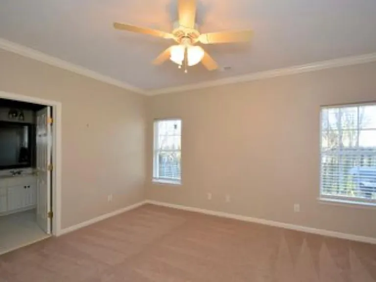 209 Lenox Ln — Photo 35