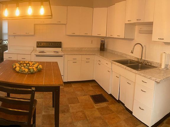 eat in kitchen with pantry