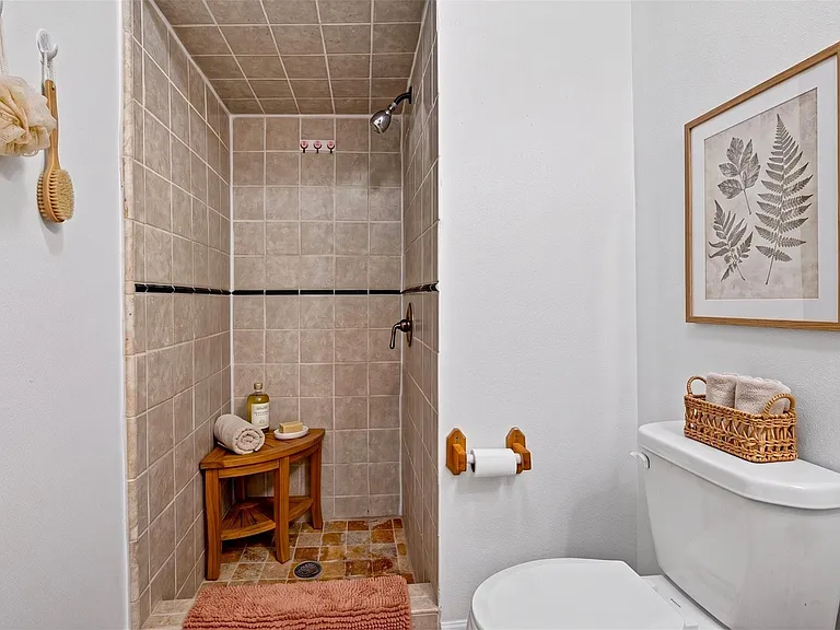 1220 Shadowdale Dr #6 — Photo 22