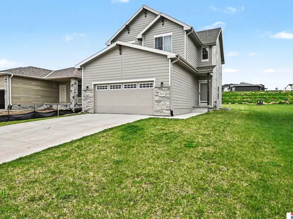 16113 Isabella St, Bennington, NE 68007