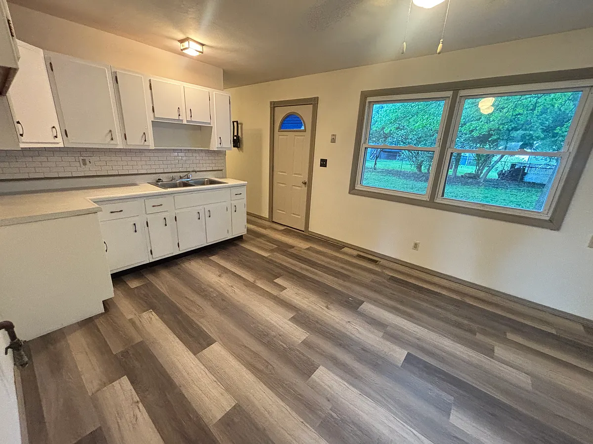 Building Photo - 1406 Aztec Dr