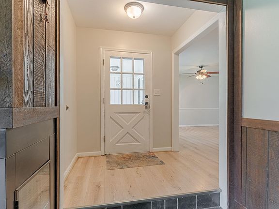 3rd image of 8311 Poplar Dr