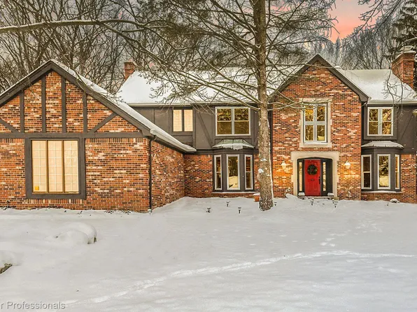 6525 Park View Dr, Troy, MI 48098