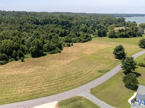 22 N Shore Rd, Locust Hill, VA 23092