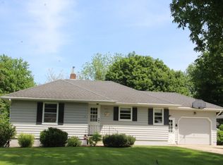 561 4th St E, Hector, MN 55342