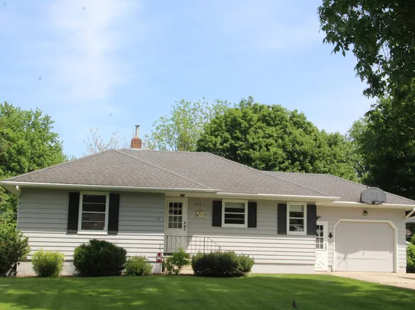 561 4th St E, Hector, MN 55342