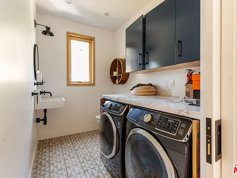 1149 Old Topanga Canyon Rd — Photo 40