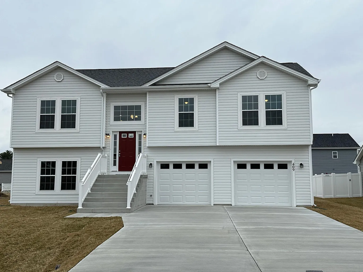 4 bed, 1992 sqft, $2,500 — Photo 1