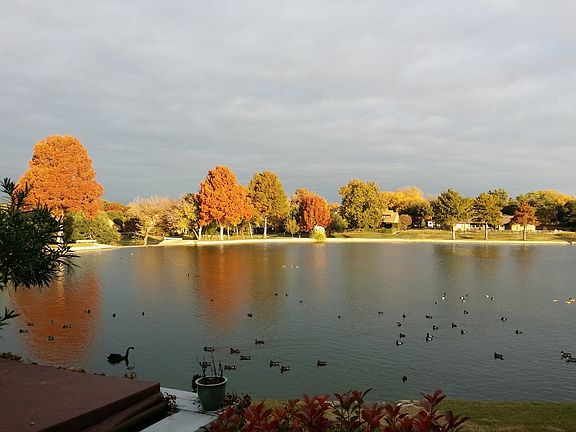 3rd image of 10 Country Lake Dr