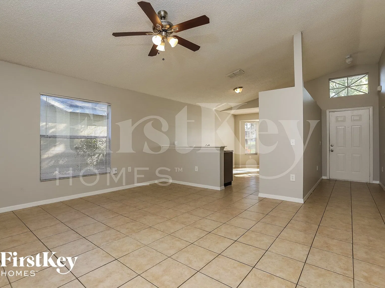 3 bed, 2.0 bath, 1300 sqft, $2,030 — Photo 4