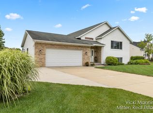 8531 Green Valley Rd SE, Caledonia, MI 49316