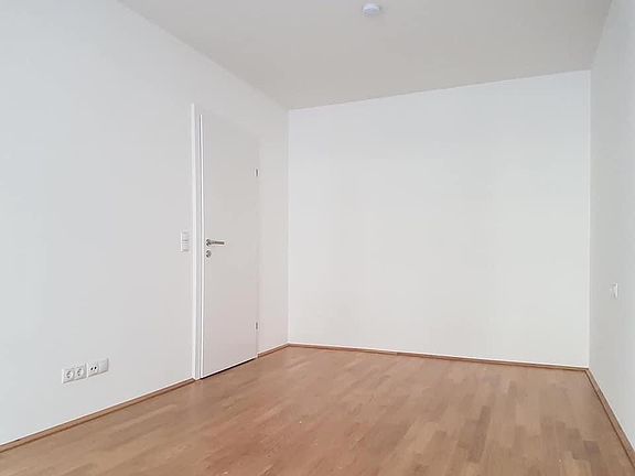 2nd image of 775 Linwood St #4