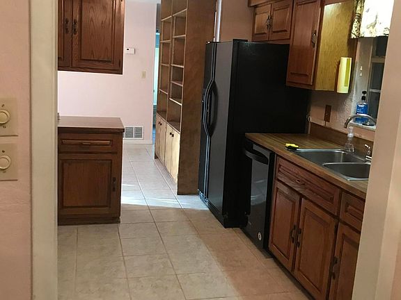 3rd image of 1760 Country Ln