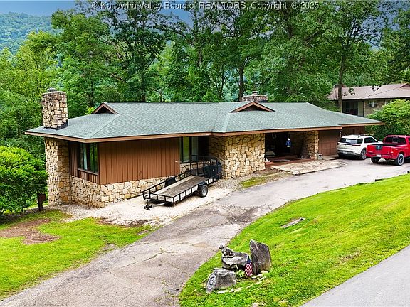 2nd image of 441 Riverview Dr