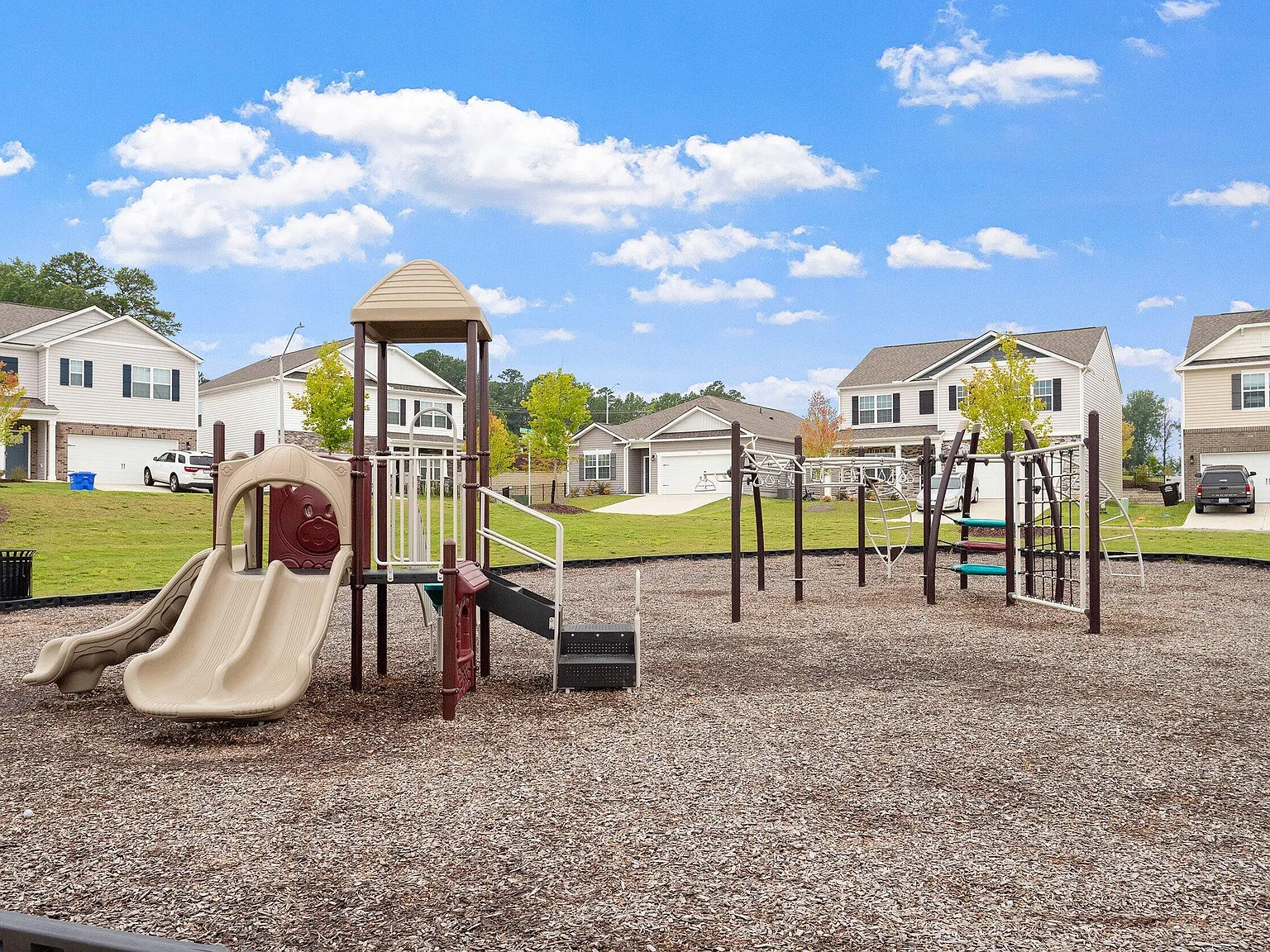 3 bed, 2.5 bath, 1418 sqft, $1,625 — Photo 3