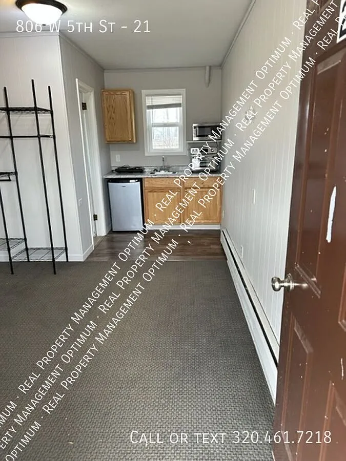 Building Photo - 806 W 5th St #21