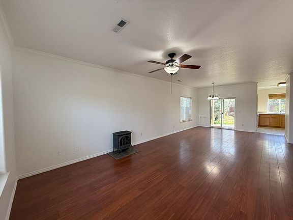 4th image of 2934 SW Cascade Ave