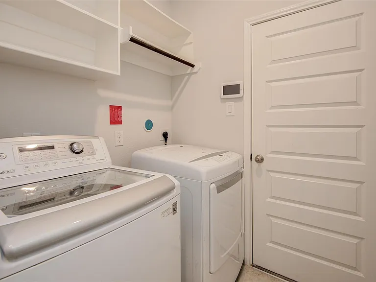 2425 Temple Crag Dr — Photo 32