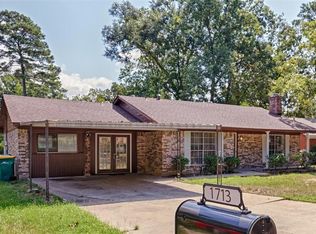 1713 S 1st St, Conroe, TX 77301