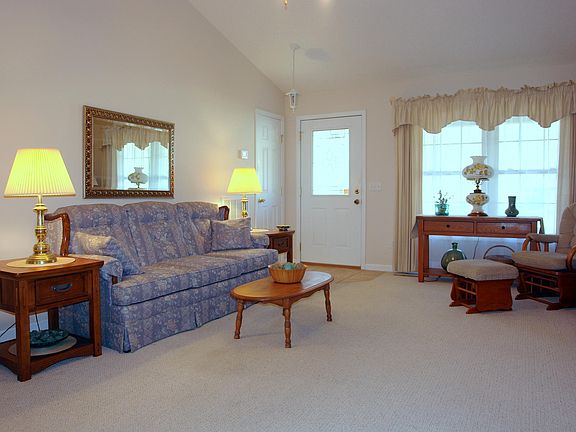 5th image of 123 Exeter Dr