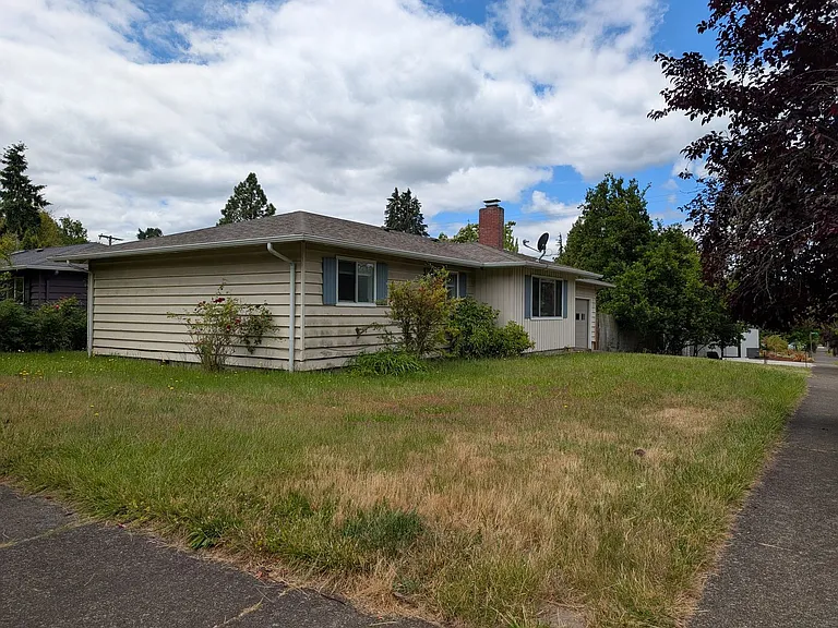 1180 E 32nd Ave — Photo 2