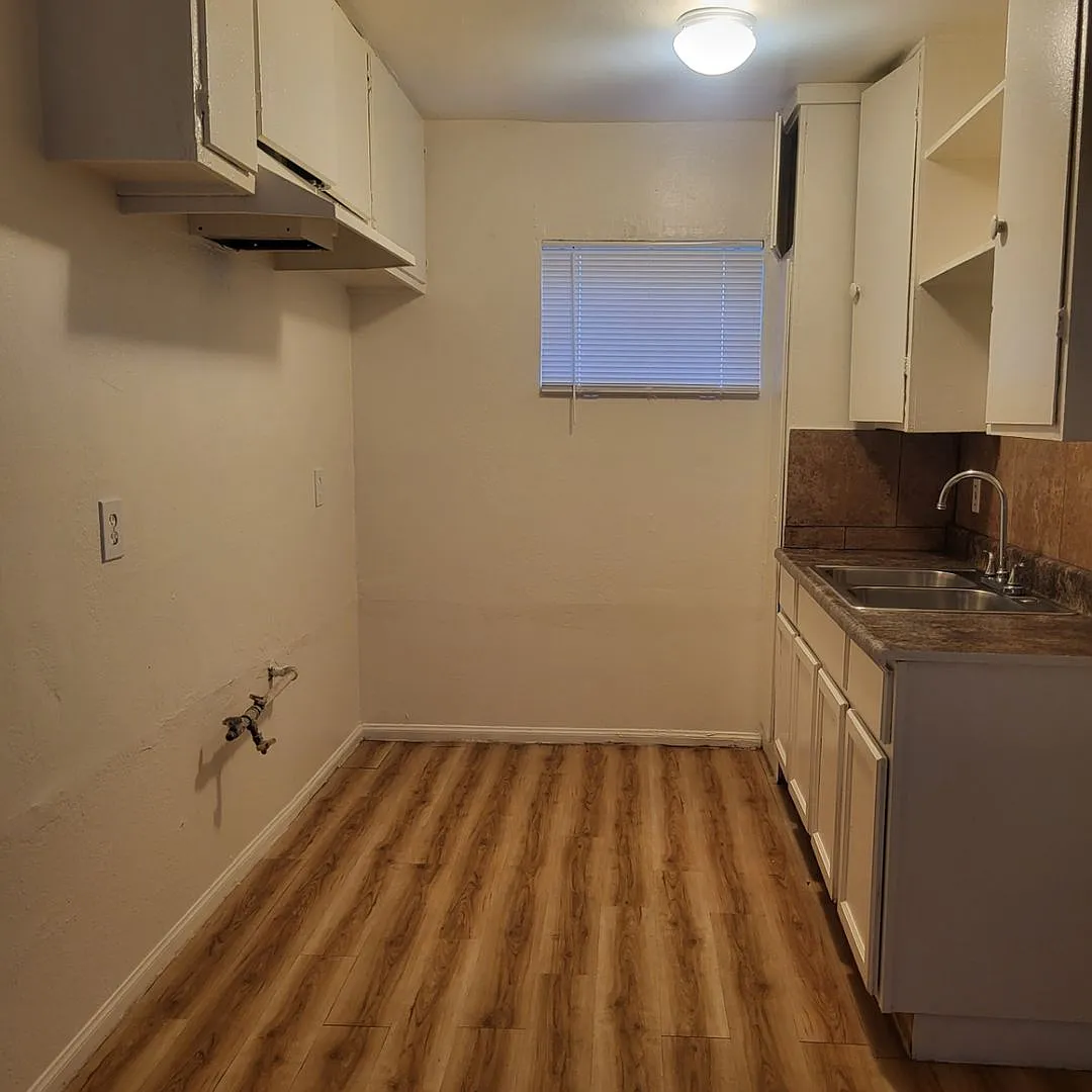 2315 W. Compton Blvd. — Photo 4