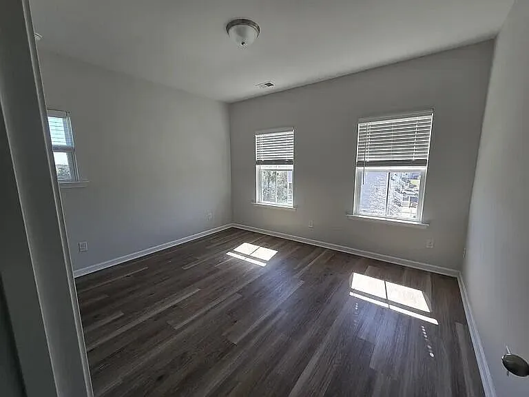 550 McLernon Trce — Photo 8