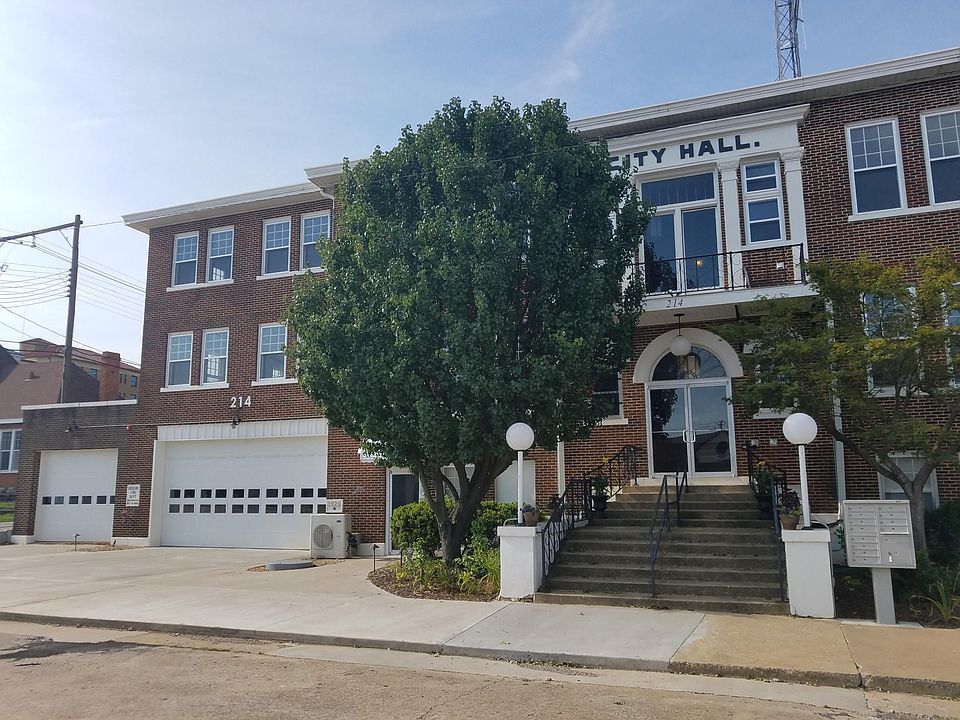 1st image of 214 W Elm St APT 304