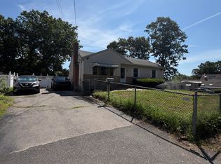 33 Rockefeller St, Randolph, MA 02368