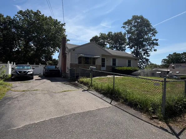 33 Rockefeller St, Randolph, MA 02368