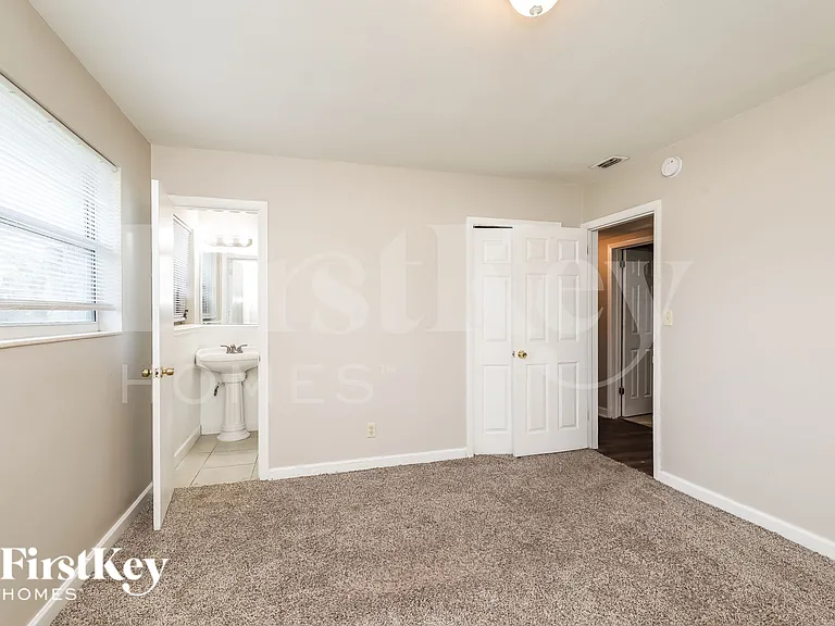 3204 Rogero Rd — Photo 13