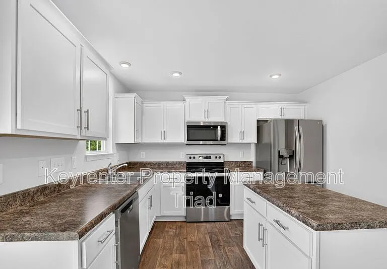 5109 Black Forest Dr — Photo 3