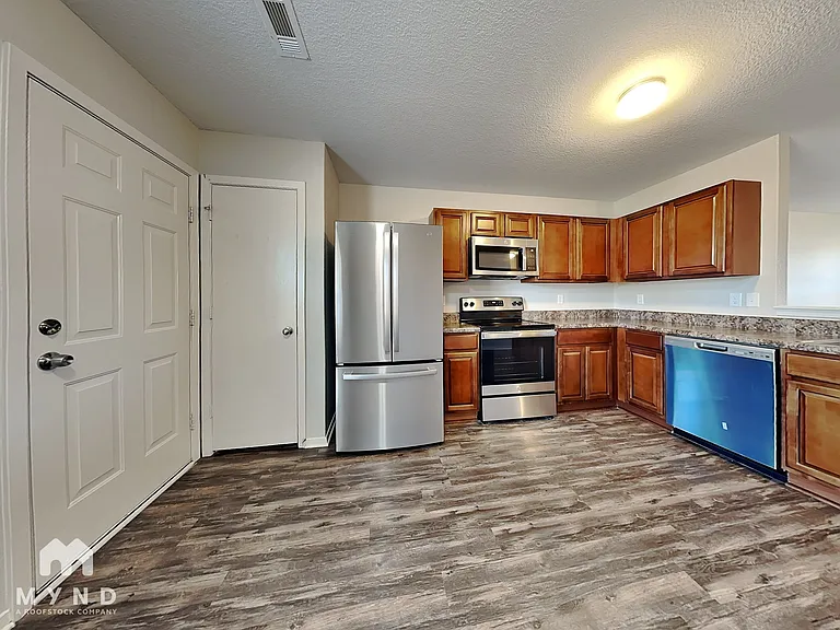 104 Palm St — Photo 3