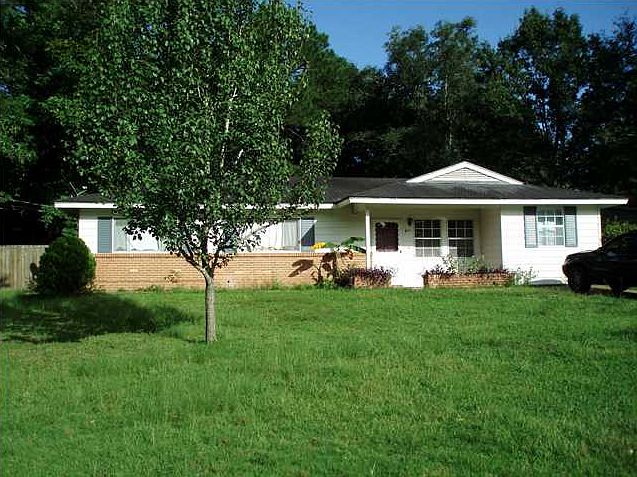2nd image of 611 Dartmoor Ln