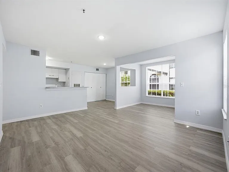 1610 Columbia Arms Cir #131 — Photo 3