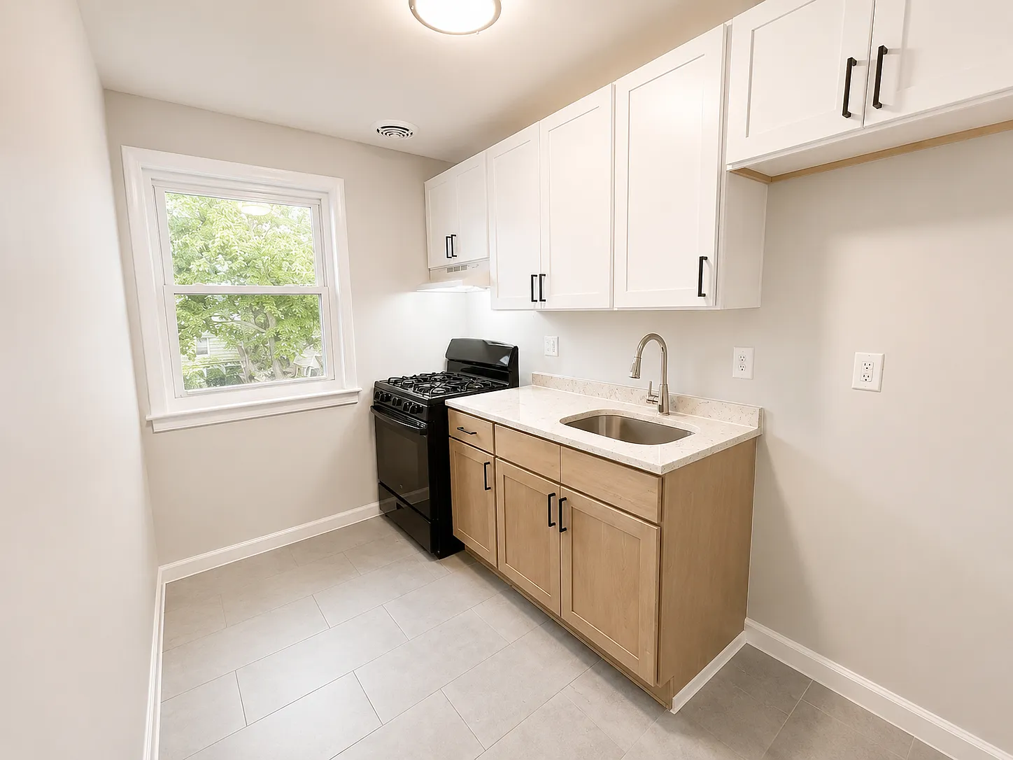 3 bed, $2,000 — Photo 1