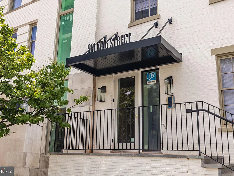 901 King St #201 — Photo 14