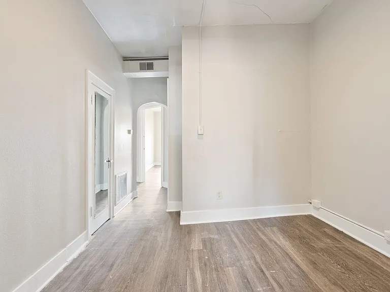 2022 1/2 College St - Cedar Falls — Photo 7